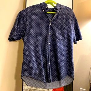 Men’s like new Nautica button down shirt